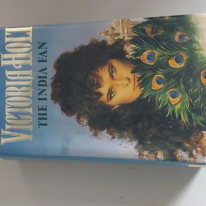 3/$10 🔥The Indian Fan by Victoria Holt